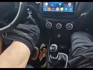 A random passerby got into the car and jerked off the taxi driver to cum!