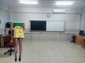 I Can't Focus on the Lesson My Teacher Is Very Sexy