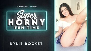 Hottie Kylie Rocket does a super sexy solo session