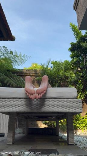 Feet Ignore: Sun Lounger Soles
