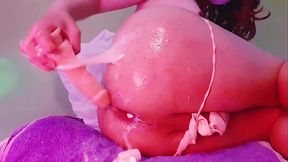 Tranny disfruta unos deliciosos malvaviscos hasta volverlos viscosos - Maddy Diamond