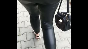 Walk in shiny leatherette leggings 8
