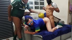 O Futebol terminou em macetada e gozada intensa. Parte Um