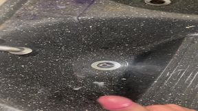 novinho branquinho jogando leite pra fora com muito tesao