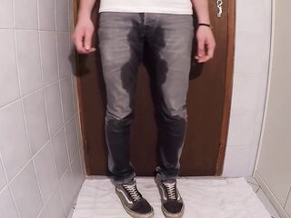 Void urine Slim Jeans, Vans Old Skool and Dressed Washroom