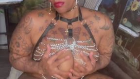 Kinky Betty At it again, why don’t you help me eat my fat cat????????????????