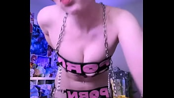 Chica baila desnuda