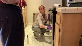 stepmom is horny and stuck in the oven - erin electra