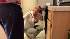 stepmom is horny and stuck in the oven - erin electra