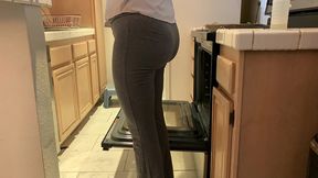 stepmom is horny and stuck in the oven - erin electra