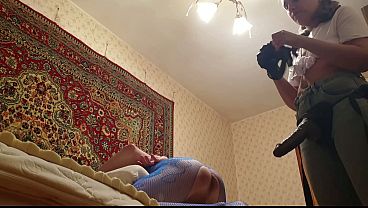 Amateur girlfriend takes control in a BDSM-filled scene, giving her man a