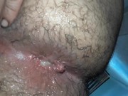 Me meto un pepino y me corro por el culo.