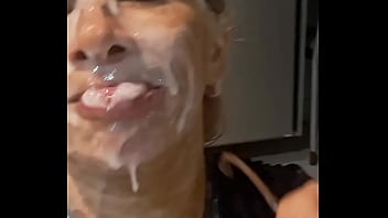 Os safados casados me fizeram isso, mas n&atilde_o quiseram mostrar nem os cacetes. Esperando outros safados com muita porra pra novas gozadas na minha boca, cara