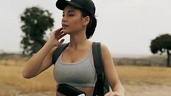 Czech babe Nici Dee shows off her natural big tits