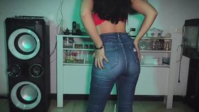My Boyfriend Calls Me While I'm `busting My Ass Working`