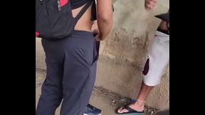 OFERECI O RABO DO MEU AMIGO PARA V&Aacute_RIOS HOMENS