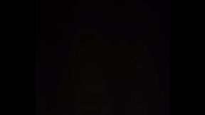 Coroa tomando banho depois de receber leite