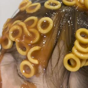 Relax to Sploshing in Spaghetti Hoops - WAM Video