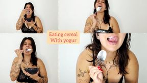 Eating cereals with yogur with much noise - Mouth Fetish