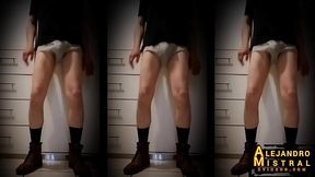 ALEJANDRO MISTRAL sexy hombre maduro aficionado muestra la verga dentro de sus Calzoncillos blancos mojados bailando