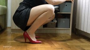 KNEE FETISH SEXY GIRLS IN HIGH HEELS KNEELING - MP4 Mobile Version