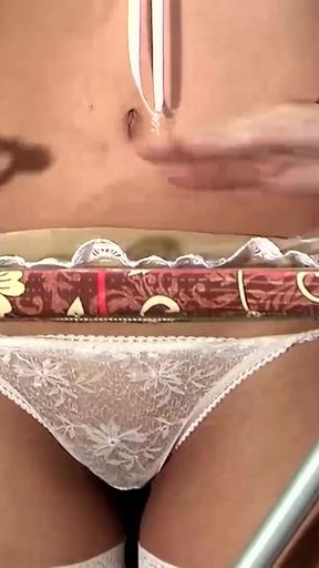 Key moment from &quot;Maid Regina Noir irons linen. 279&quot;