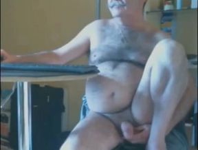 Amateur Big-Cock Bear Daddy