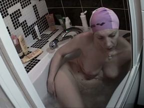 This dirty slut takes an academic approach to taking bath and she's sexy