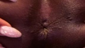 dr pussy2 - ele come a meia irma ebony gostosa depois do banho e mete o pau enorme todo na sua buceta quente e humida enquanto ela fala com o namorado por mensagens no facebook