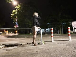 I test two different tights with dong sleeve pissing