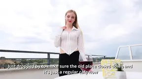 Blonde waitress gets tipped for great service