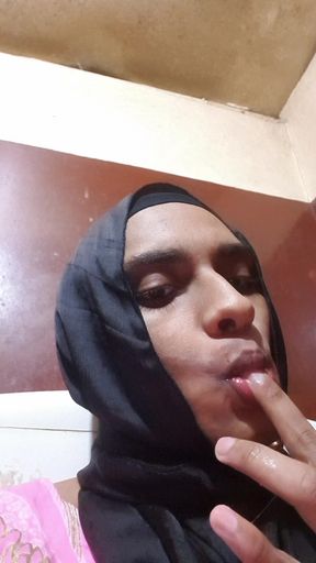 Desi Shemale crossdresser masterbation