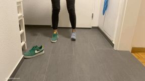 KIRA MEASURING HER FEET AND SPREAD TOES - MOV Mobile Version