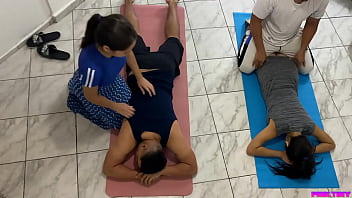 Hot wife cheats on hubby with big-dicked masseur