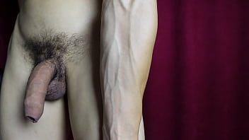 A very hot stud trains naked and sexy veins are visible all over the hot body who wants to suck his delicious big cock