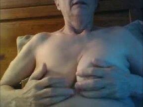 Granny shows her huge clit in webcam