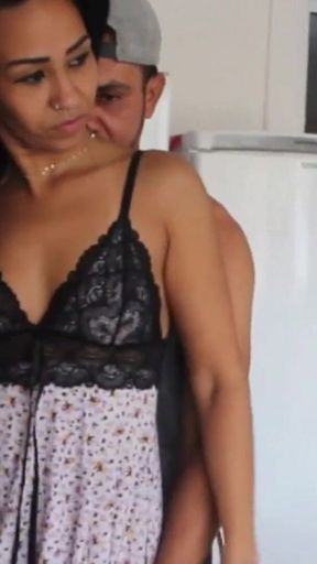 Mamou O Pau Do Marido Dotado Antes De Dar O Cu a Ele