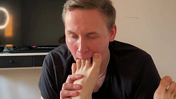 Sniffed his Sweaty Feet Til I Came all over Them [4k]