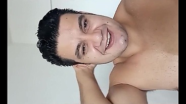 YURI GAÚCHO - SHOWER CUM