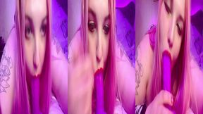 hot bbw plays in bed and loves to swallow