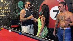 suruba na casa de swing acaba em gozada no cu da novinha