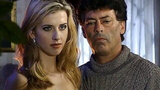 Vadia é violentada em orgia anal selvagem em grupo