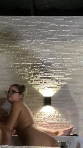 Key moment from &quot;Friends in the bathtub&quot;