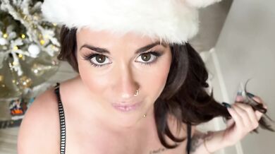 Santa’s naughty Mrs Claus rides dildo to squirting hell
