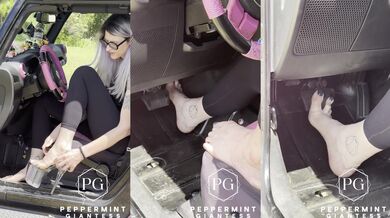 7'3" Tall Amazons Goddess with Size 14 Mens / 16 Womens Feet (EU 49) Pedal Pumping in Jeep