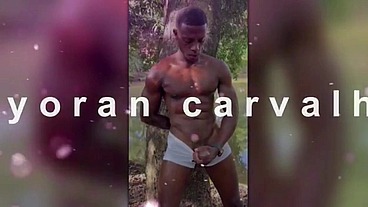 Uma massagem corpo a corpo e um delicioso sexo interacial baraback