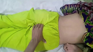 Desi Indian Bhabhi homemade desi massage by Dever at home Bhabhi Show Off All Sexy Bady Bhabhi ki Gand ki message ke