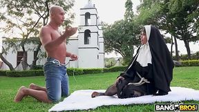 Colombian nun Yudi Pineda gets fucked on the lawn in front of the convent