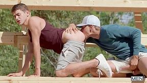 Men - 2 Twinks Fuck On A Stage