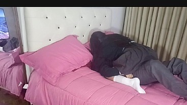 Colegiala de 18 caliente teniendo sexo a escondidas, casi nos pillan. (Premium Xvideos Red)